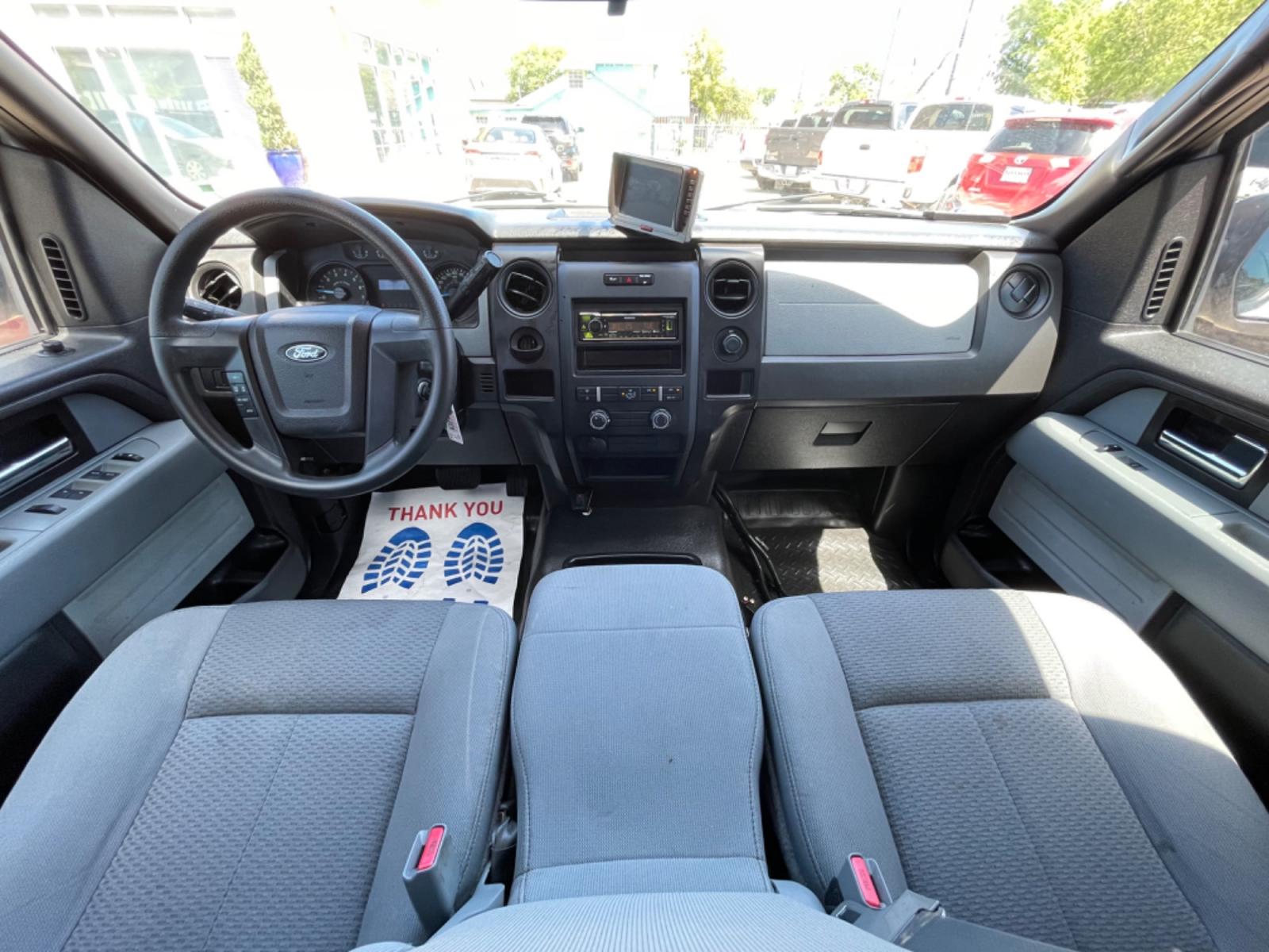 2013 White /Gray Ford F-150 XL (1FTFW1CF1DK) with an 5.0L V8 engine, 6-Speed Automatic transmission, located at 1501 West 15th St., Houston, 77008, (713) 869-2925, 29.797941, -95.411789 - Photo #8